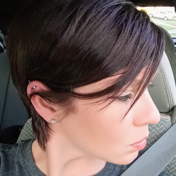 Meet your Posher, Liz - Picture 2 of 7